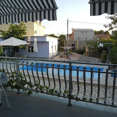 Jerine Apartman *
